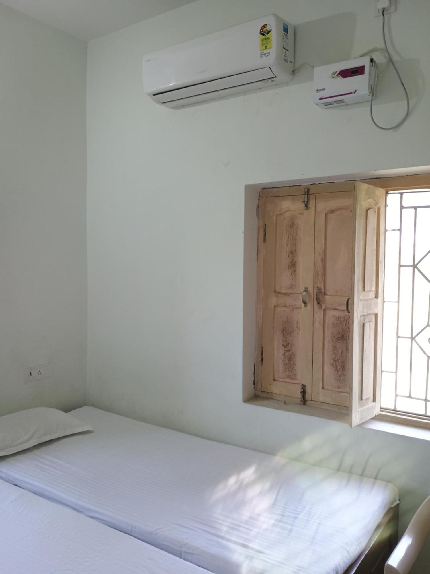 Budha Ashram Guest House Bodh Gaya Rom bilde